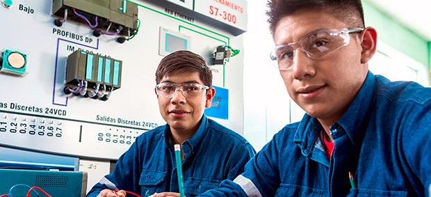 103 generaciones graduadas (más de 2,600 ingenieros)
